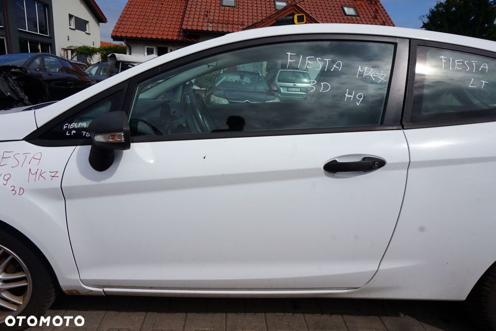 DRZWI PRZEDNIE LEWE FIESTA VI MK6 VII MK7 3D HB H9  BIAŁY FORD 2008-2017 - 1