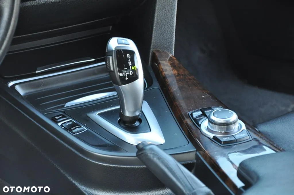 BMW Seria 3 328i xDrive Luxury Line - 29
