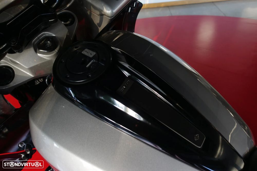 Harley-Davidson Road Glide CVO - 13
