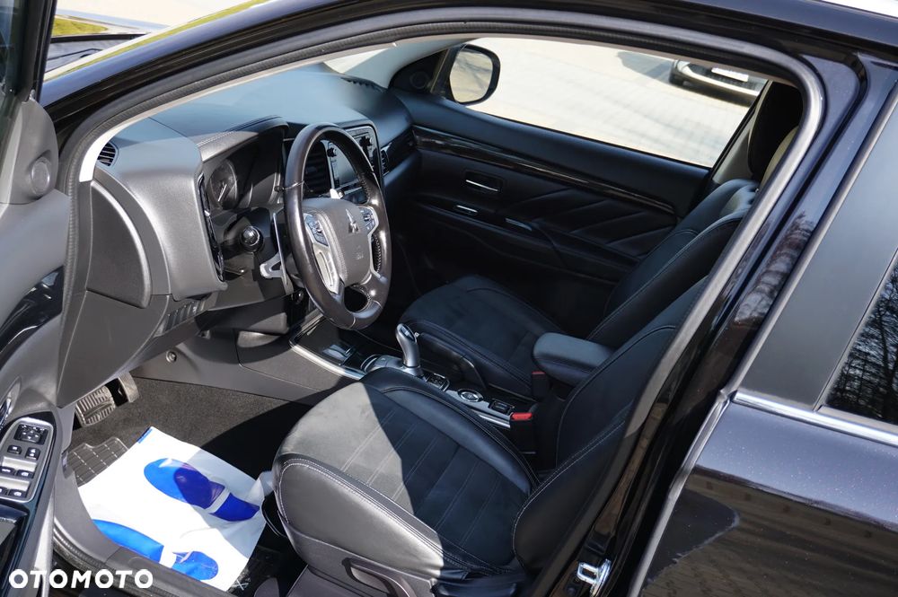 Mitsubishi Outlander 2.0 4WD Plus - 22