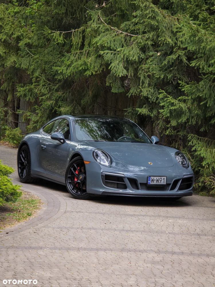Porsche 911 Carrera 4 GTS PDK - 1