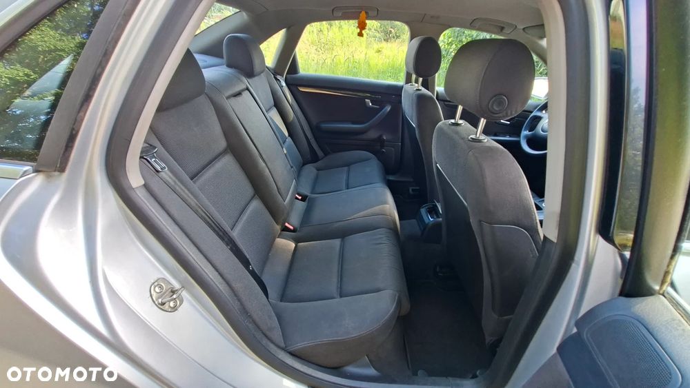 Audi A4 Limousine - 15