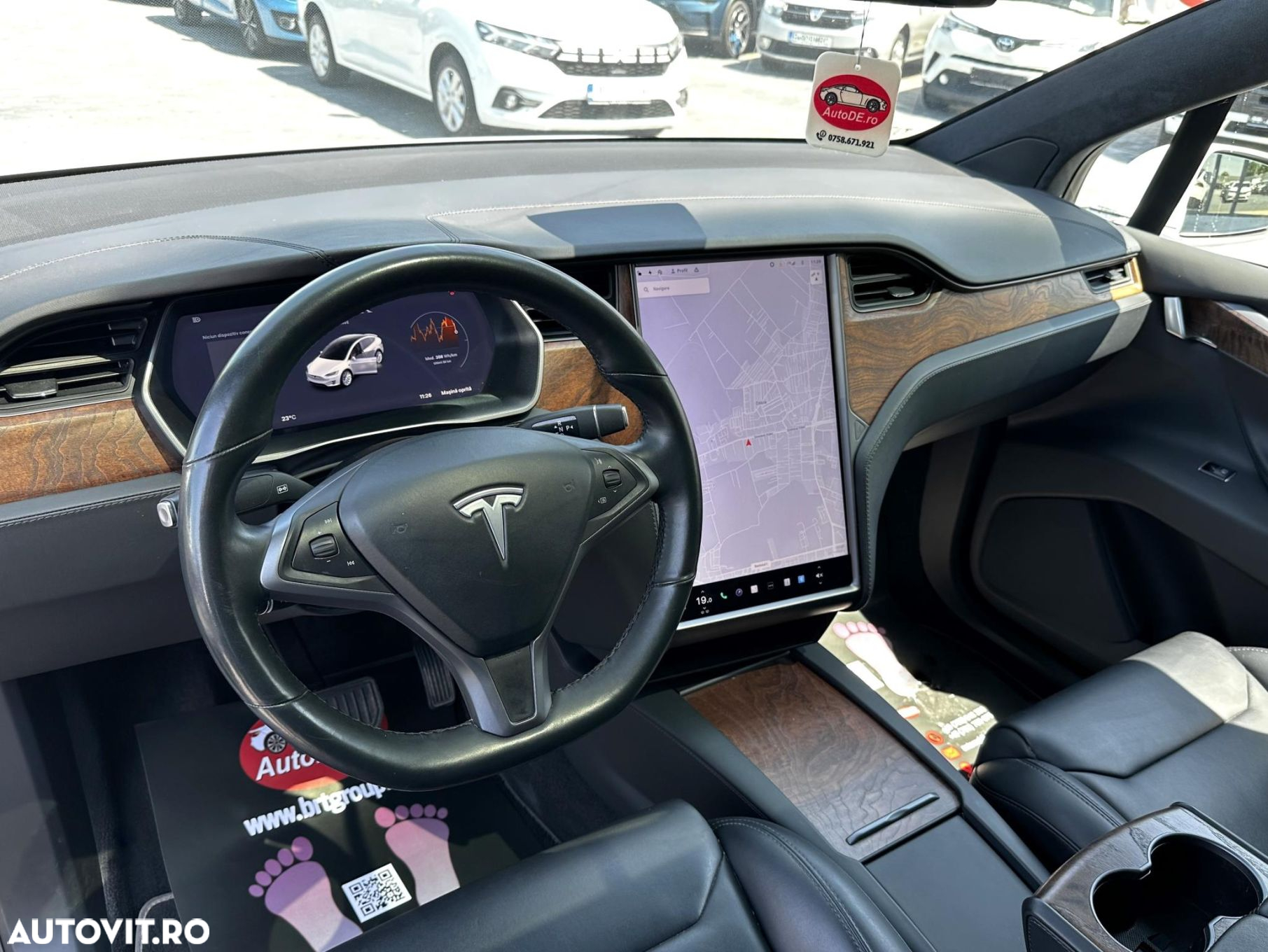 Tesla Model X - 7