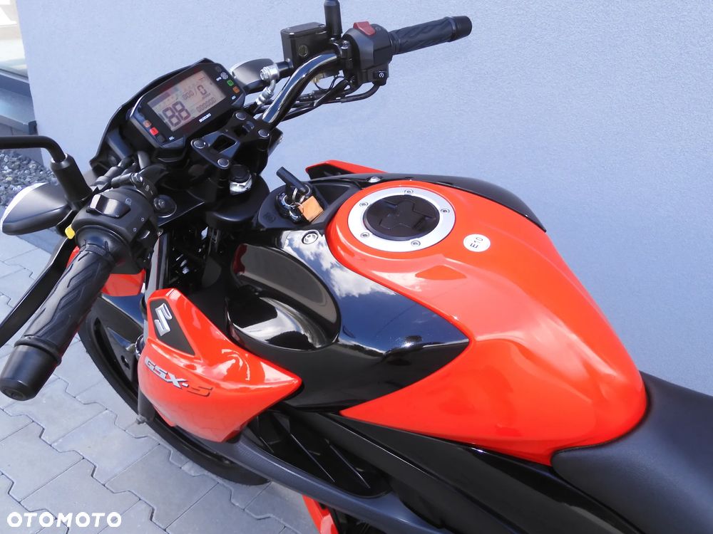 Suzuki GSX - 31