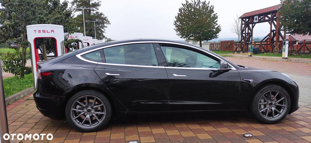 Tesla Model 3 Standard Reichweite Plus Hinterradantrieb - 4