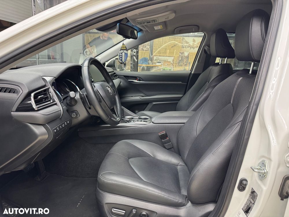 Toyota Camry 2.5 HEV Executive - 15