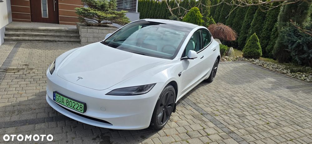 Tesla Model 3 - 3