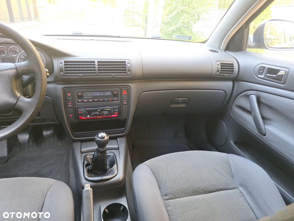 Volkswagen Passat 1.9 TDI Comfortline - 26