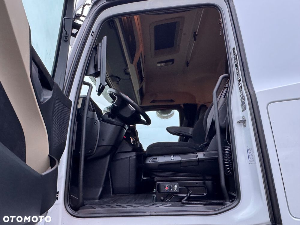 Mercedes-Benz Actros - 22