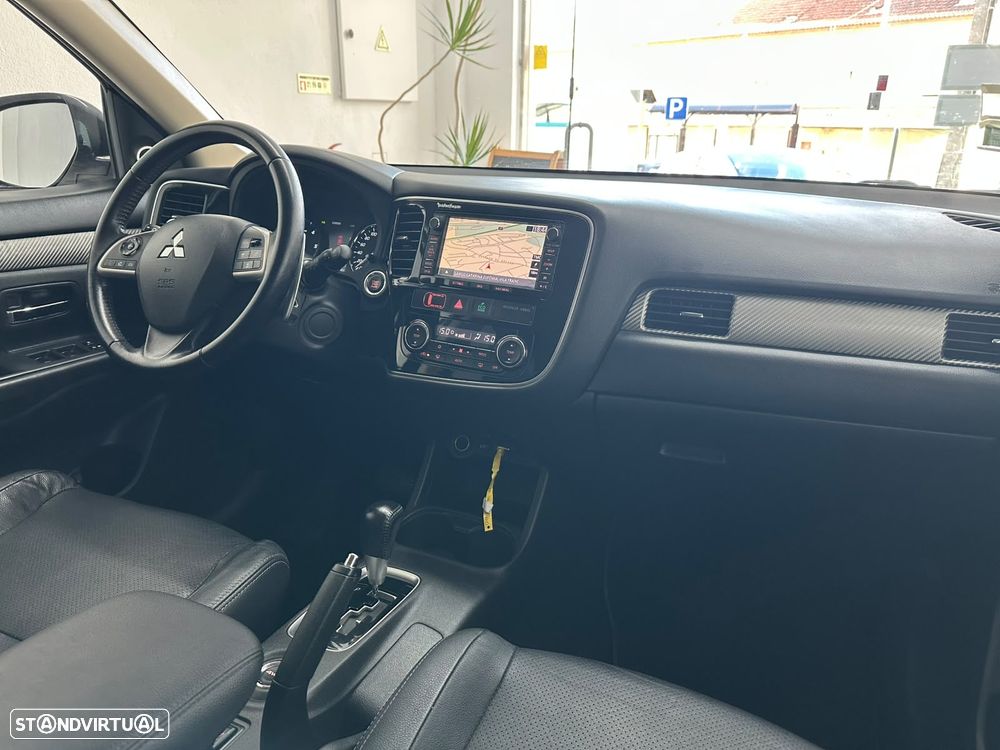 Mitsubishi Outlander 2.2 DI-D 4WD Auto Instyle - 37