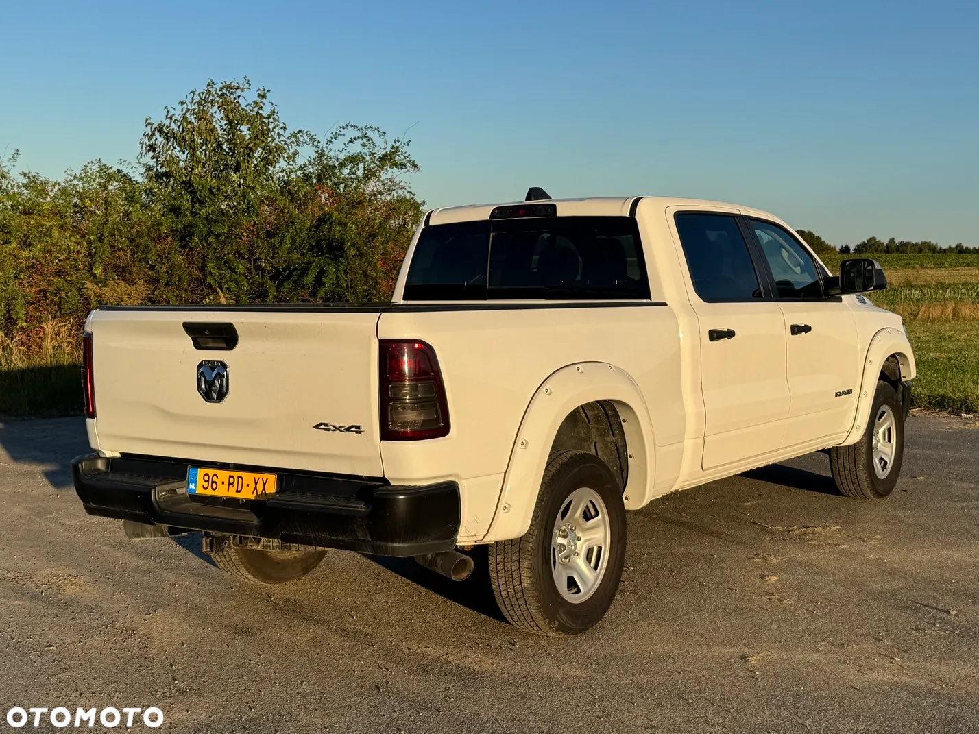 Dodge RAM 1500 5.7 4x4 - 14