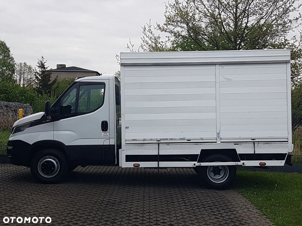 Iveco 70C18 KONTENER ROLETY BOK DO TRANSPORTU WODY 3,23x2,21x1,86 KLIMA DMC 7000KG RAMA PODWOZIE - 11