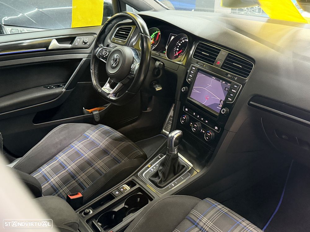 VW Golf 1.4 GTE Plug-In-Hybrid DSG - 11
