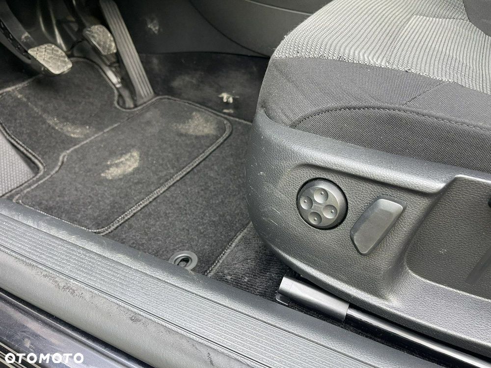 Volkswagen Passat - 19