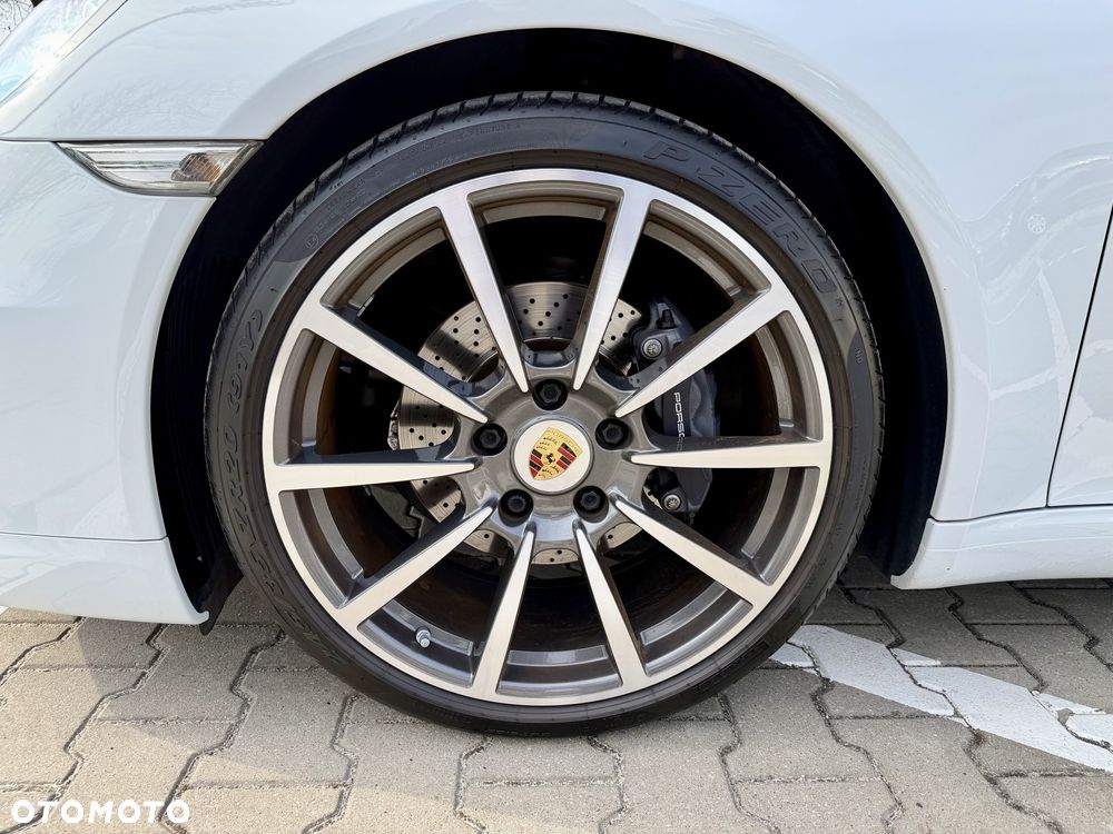 Porsche 911 Carrera - 12