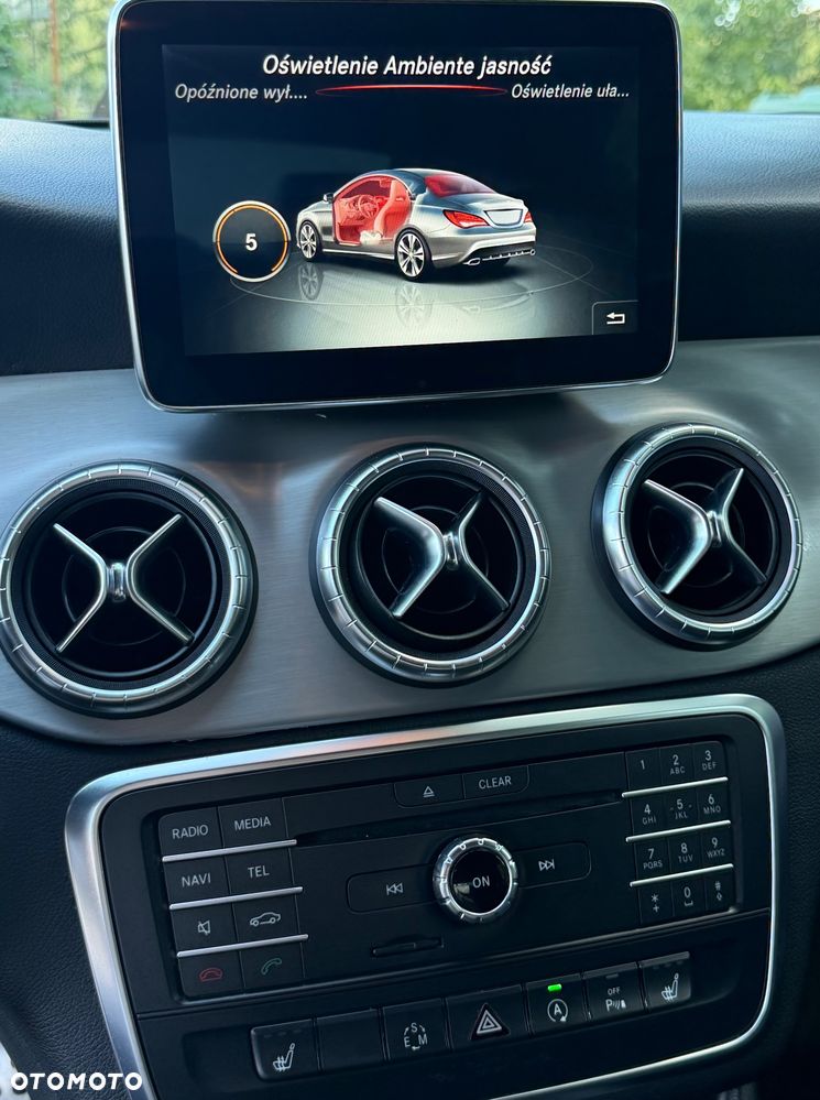 Mercedes-Benz CLA 180 7G-DCT AMG Line - 32