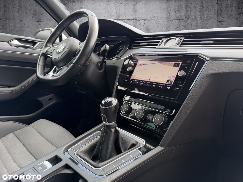 Volkswagen Passat - 14