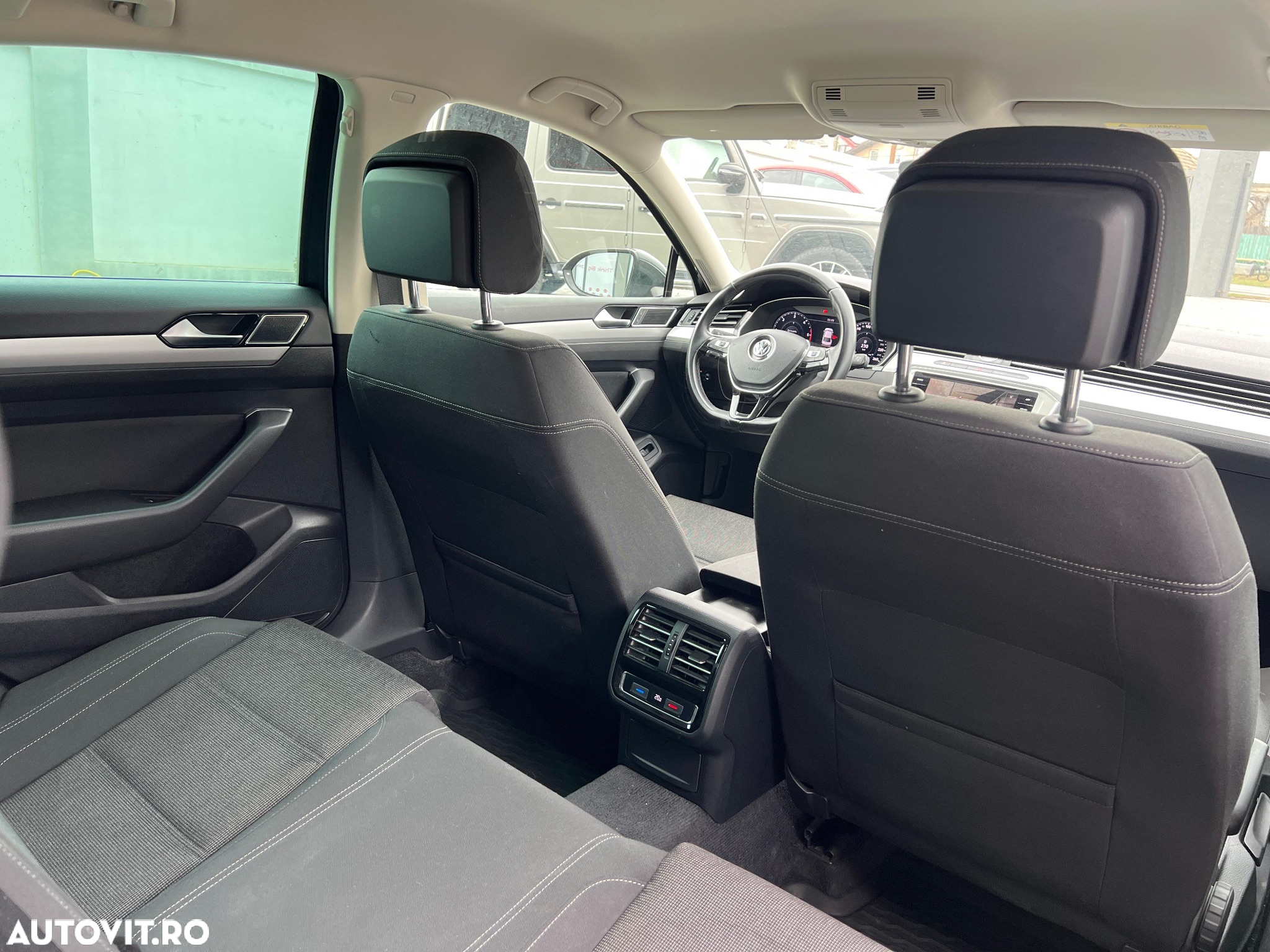 Volkswagen Passat - 24