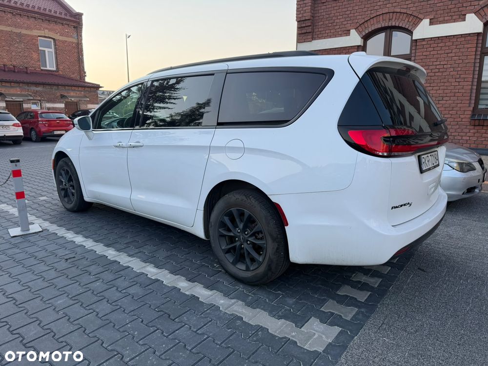 Chrysler Pacifica - 3