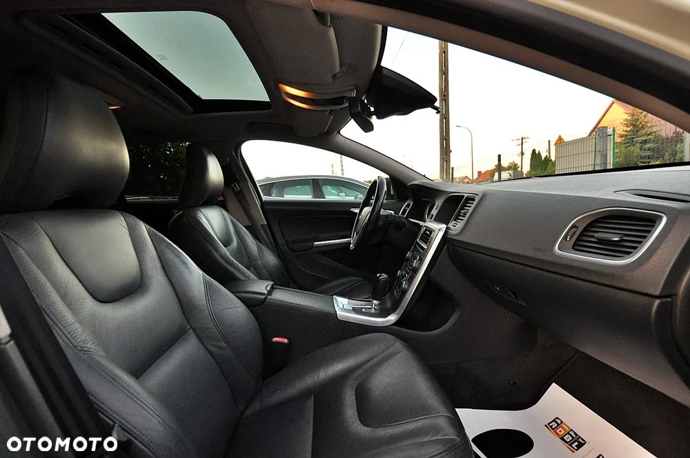 Volvo V60 D4 Geartronic Summum - 24