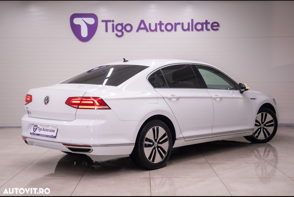Volkswagen Passat - 10