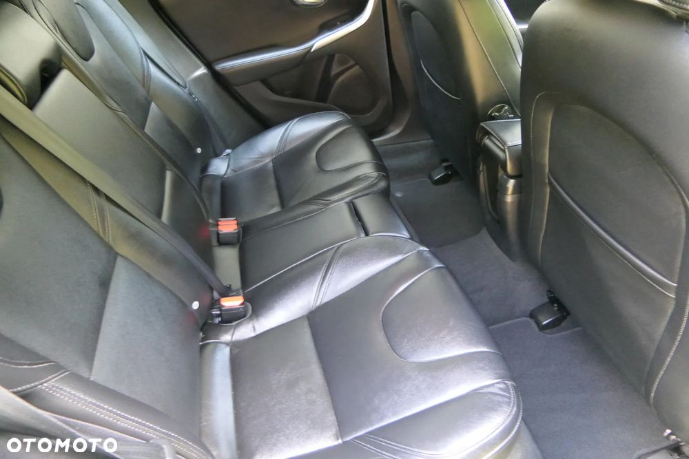 Volvo V40 D4 Summum - 19