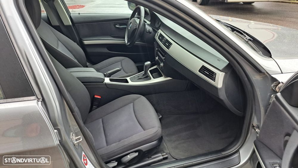 BMW 320 d Touring LifeStyle Auto - 29