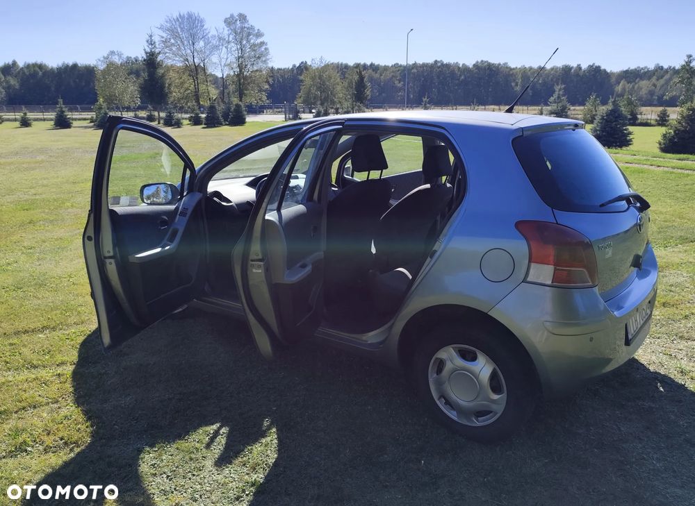 Toyota Yaris - 24