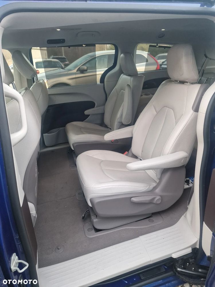 Chrysler Pacifica - 18