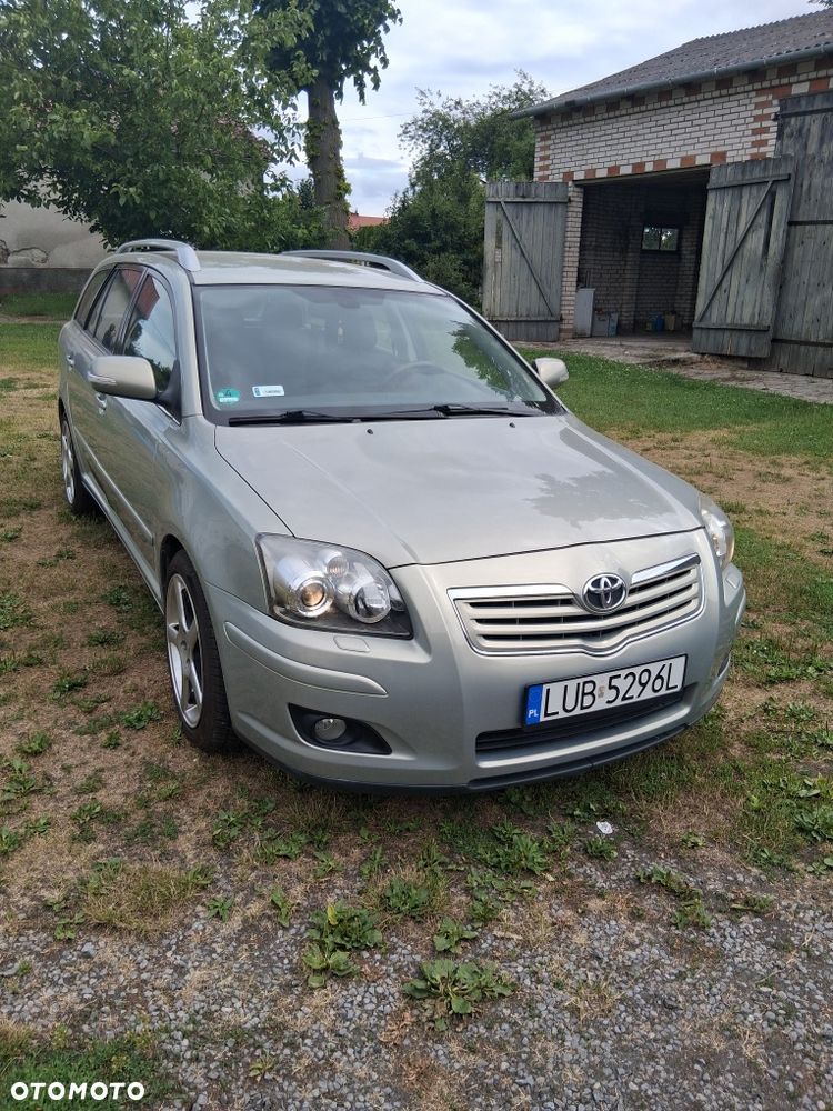 Toyota Avensis - 2