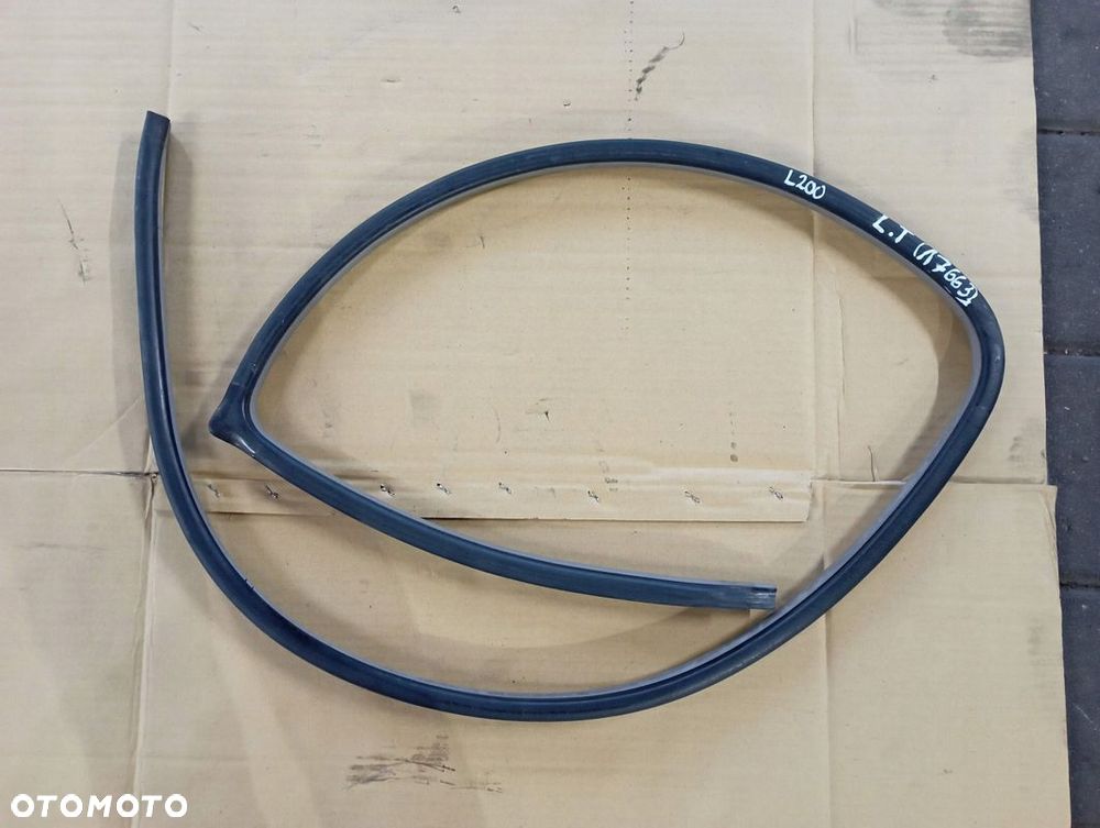 MITSUBISHI L200 USZCZELKA DRZWI LEWY TYŁ KAROSERYJNA - 1