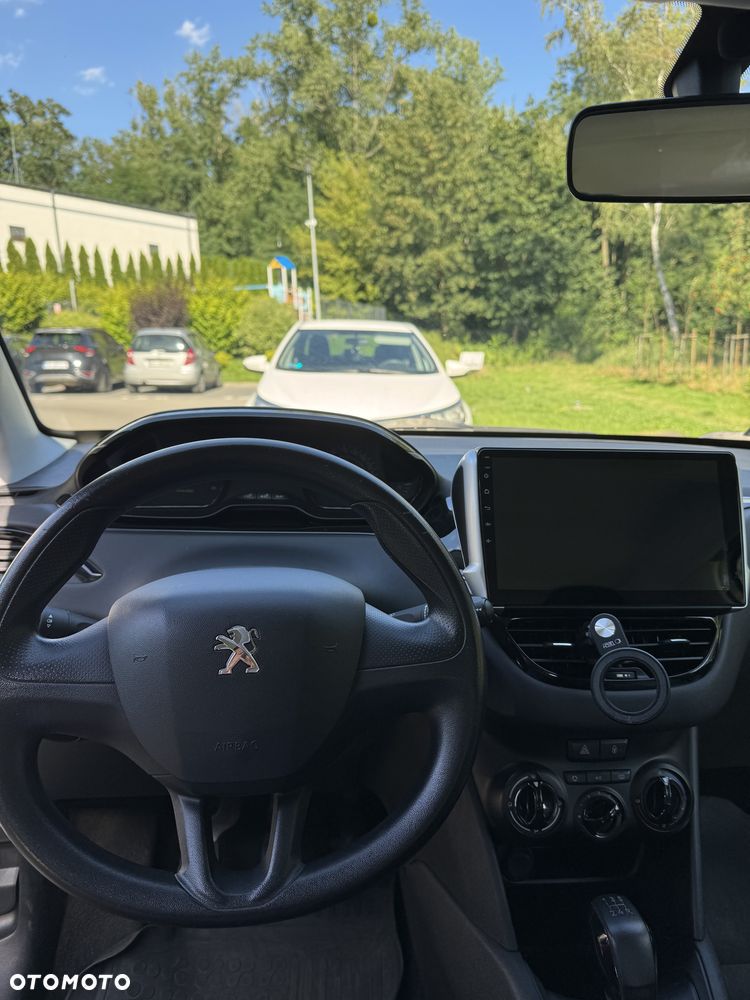 Peugeot 208 - 13