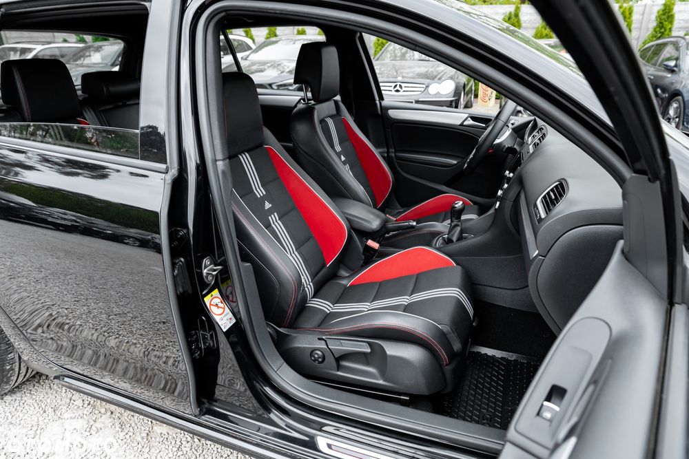 Volkswagen Golf 2.0 GTI adidas - 37