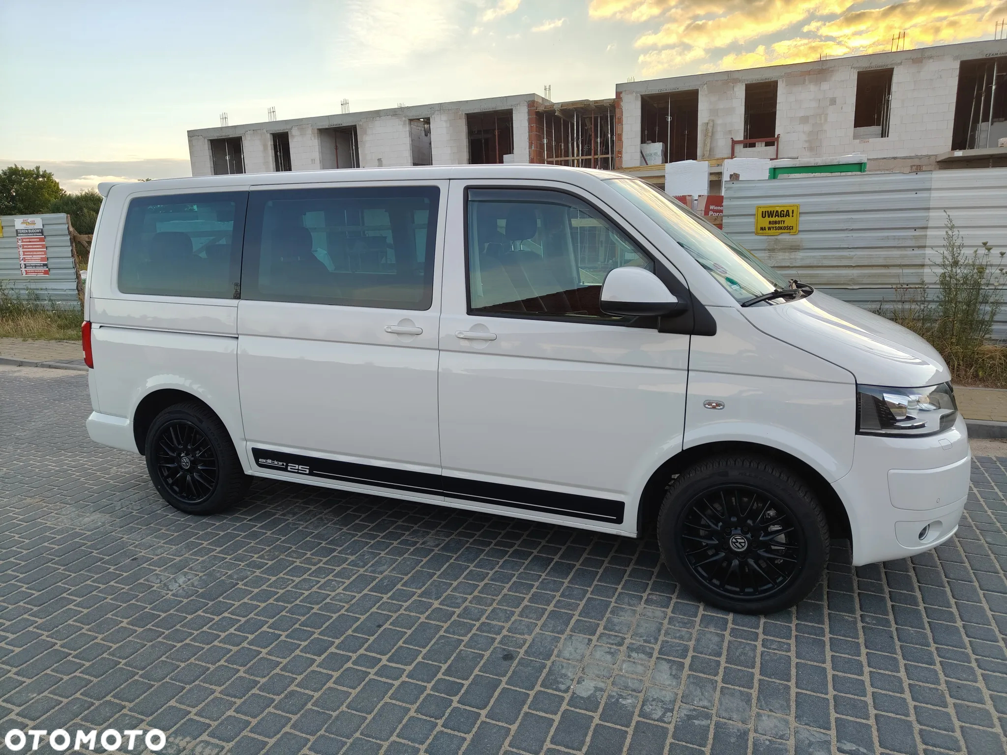 Volkswagen Multivan - 13