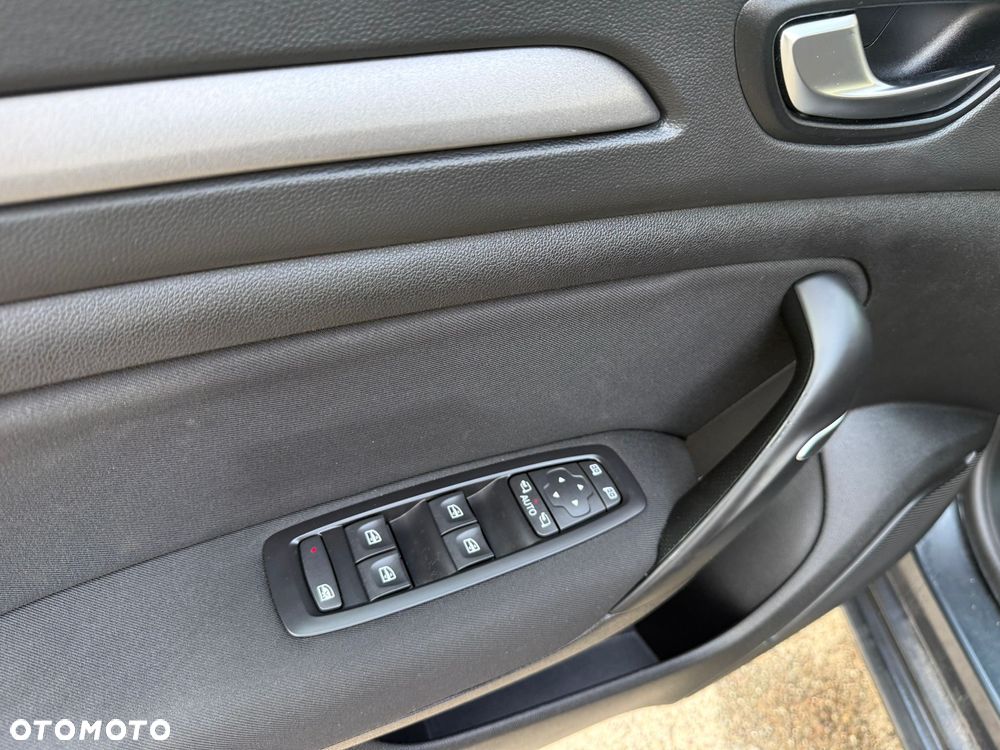 Renault Megane ver-1-3-tce-fap-limited-edc - 24