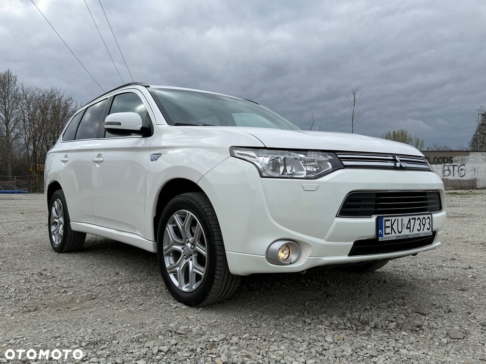 Mitsubishi Outlander 2.0 4WD Top - 13