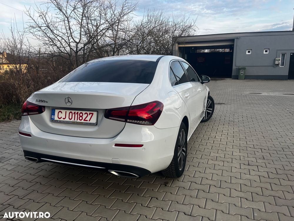 Mercedes-Benz A 250 e Sedan Aut. - 15