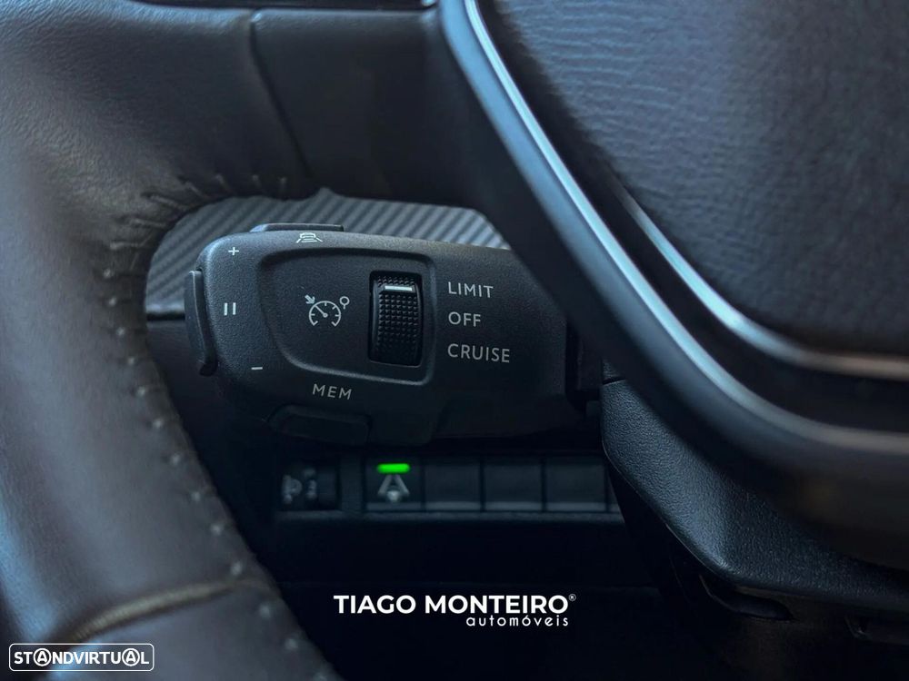 Peugeot 2008 1.2 Hybrid Allure e-DCS6 - 54