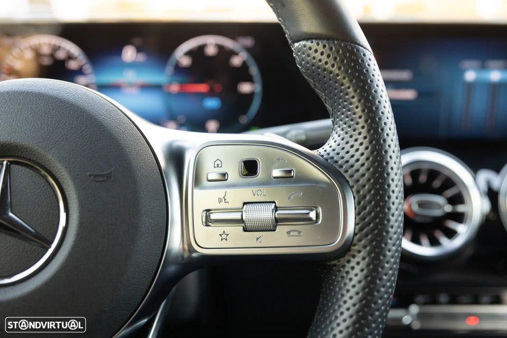 Mercedes-Benz EQB 300 4Matic AMG Line - 25