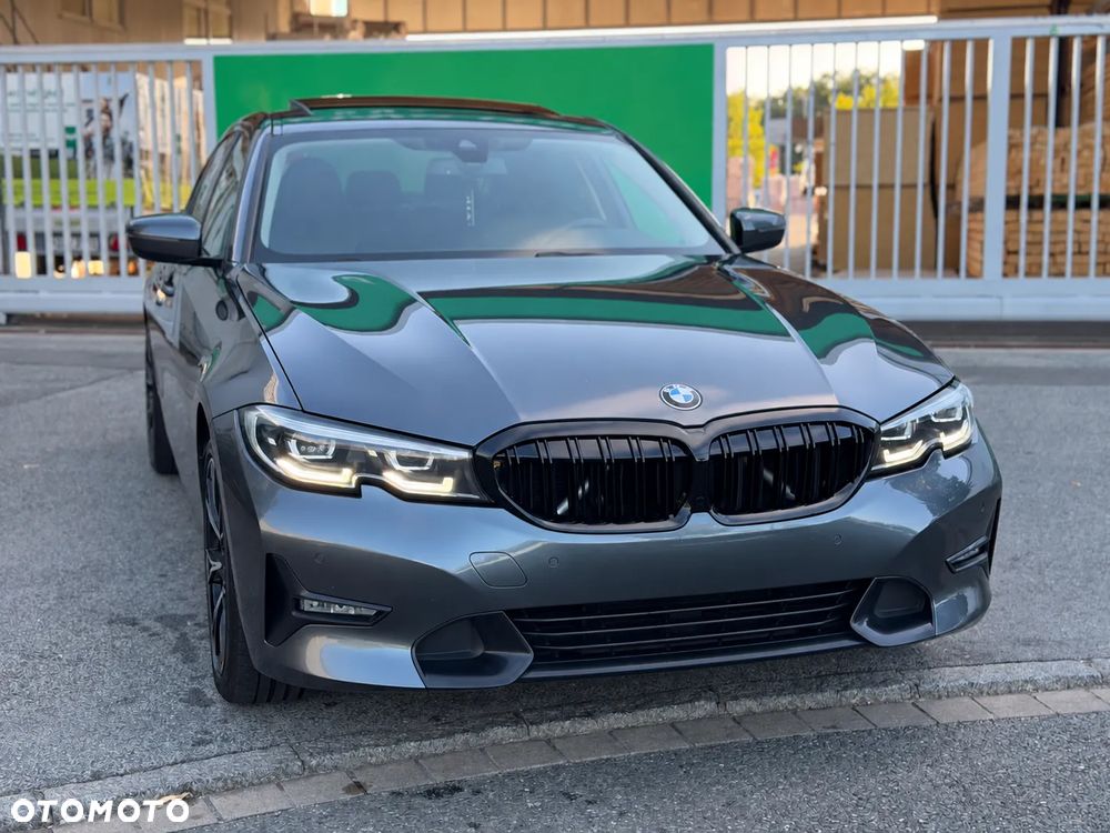 BMW Seria 3 330i Sport Line - 3