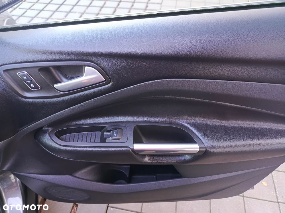 Ford Kuga 1.6 EcoBoost 2x4 Titanium - 22