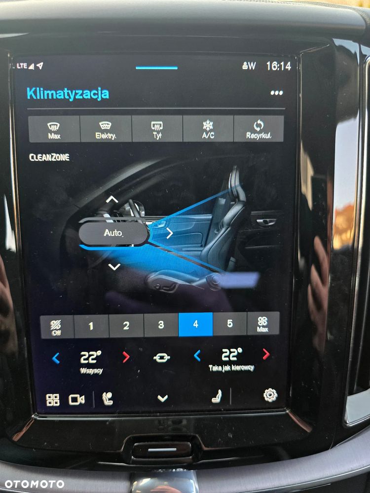 Volvo XC 60 B5 B AWD Momentum Pro - 24