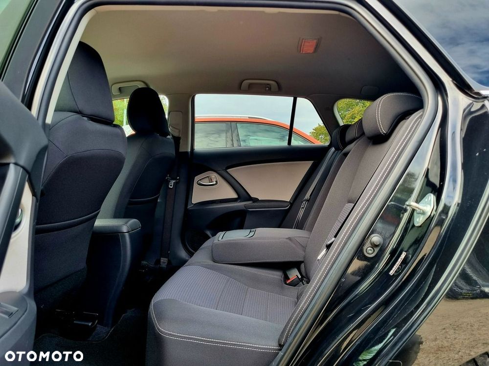 Toyota Avensis 1.8 Sol NAVI MS - 10
