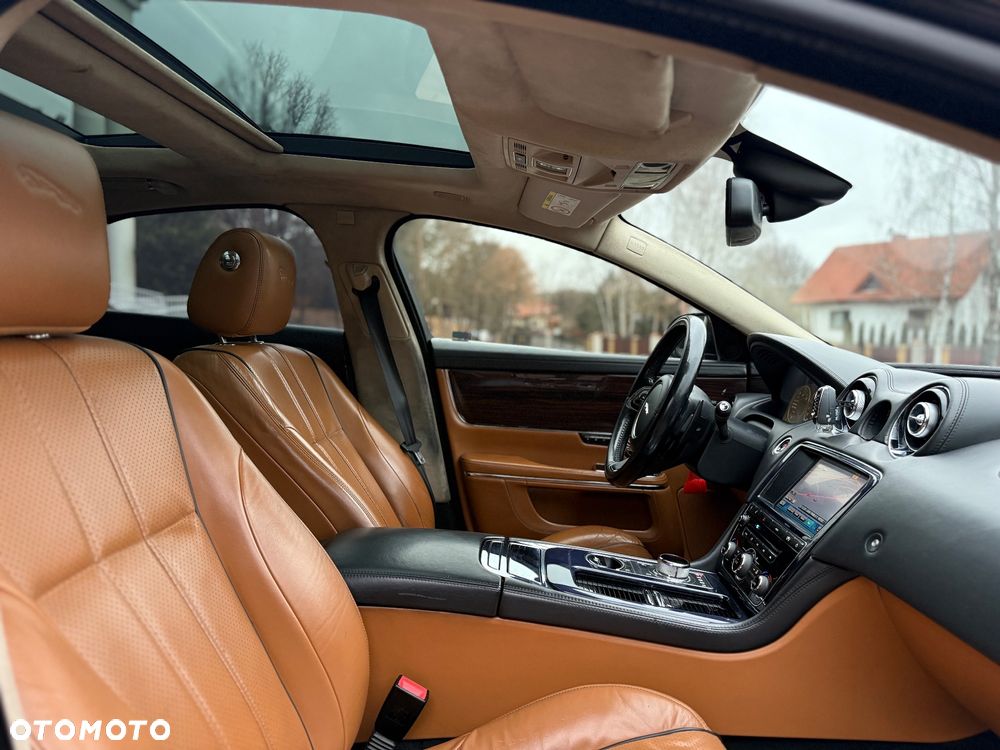 Jaguar XJ 3.0 D V6 Premium Luxury - 11
