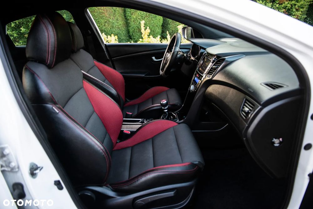 Hyundai i30 1.6 T GDI Turbo - 38