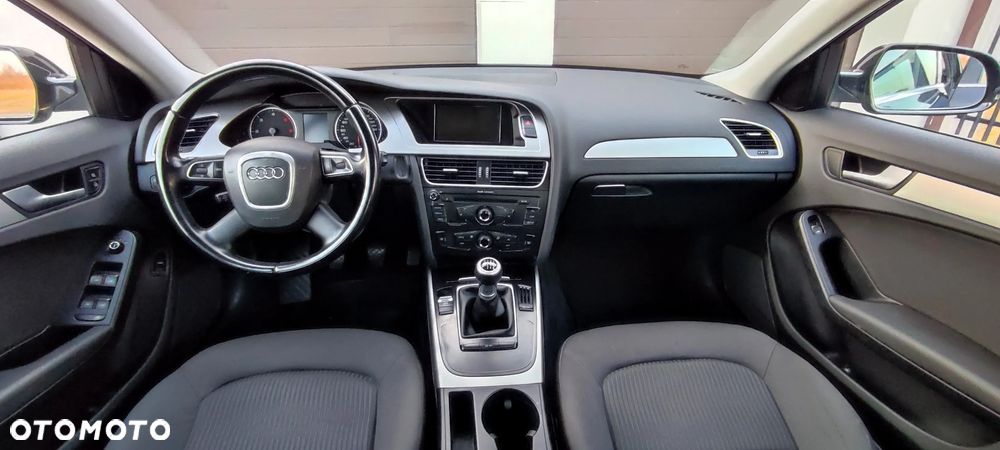 Audi A4 Limousine - 8