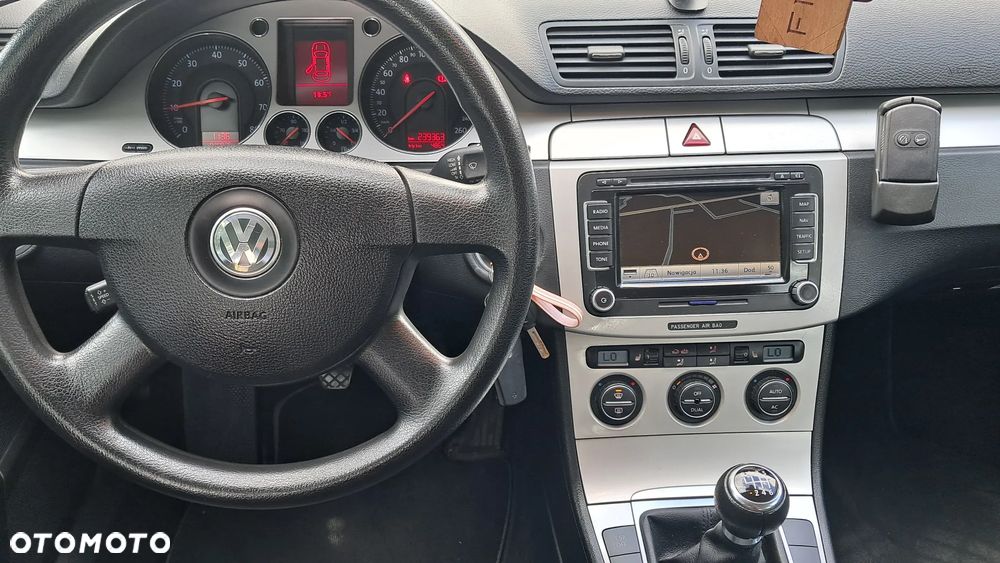 Volkswagen Passat - 24