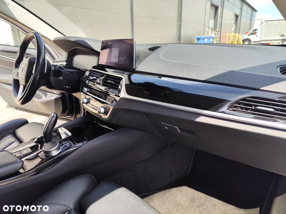 BMW Seria 5 520d Sport Line sport - 24