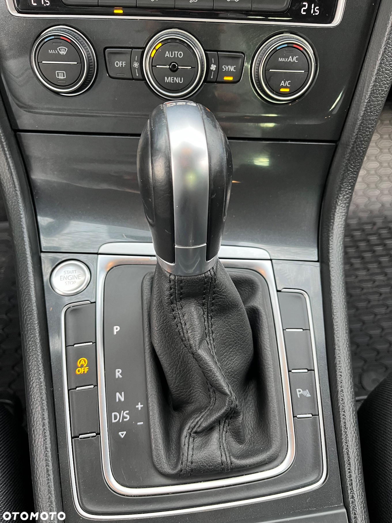 Volkswagen Golf - 10