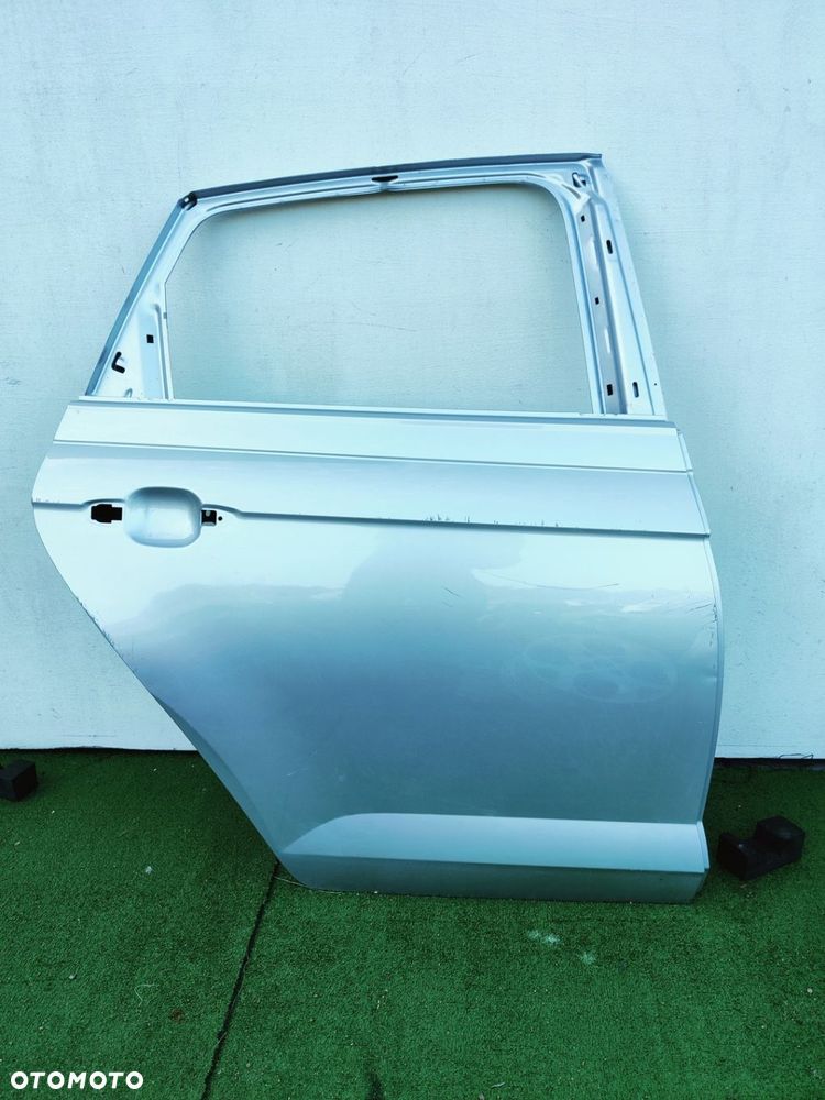 VW POLO VI 2G 2G0 DRZWI PRAWE TYŁ